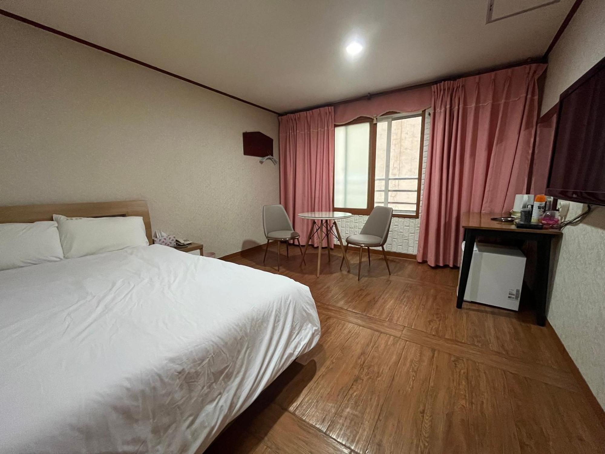 Oreum Motel Jeju Exterior foto